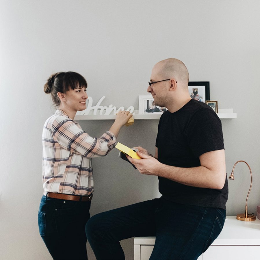 Dlaczego mój mąż sprząta?! Podział obowiązków w związku